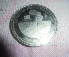 piece bitcoin de collection et piece premier pas sur la lune